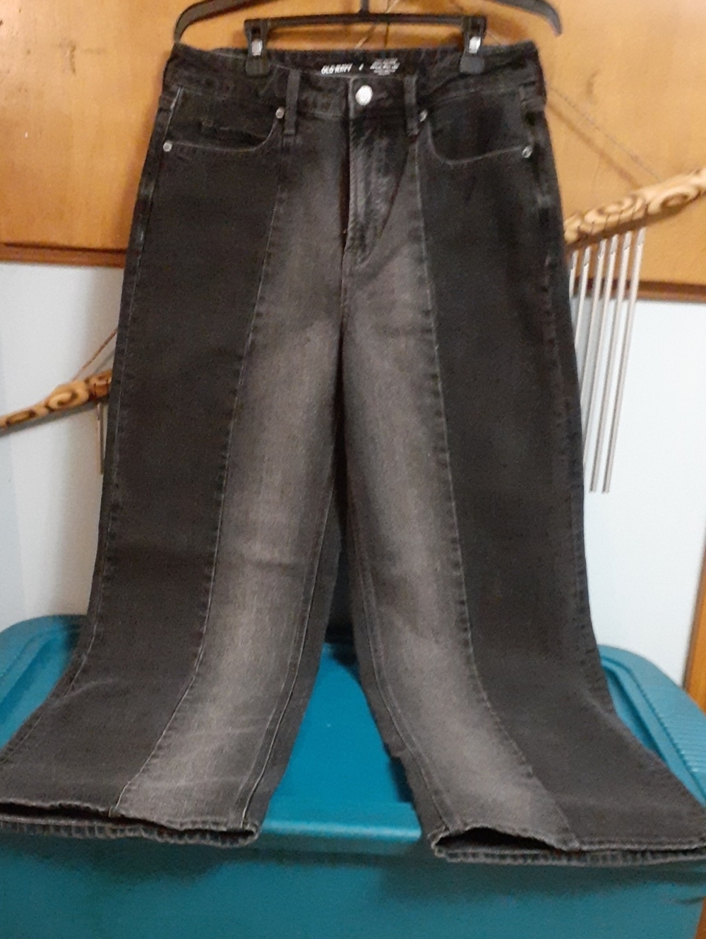old navy sky high wide leg  2- tone jeans size 6